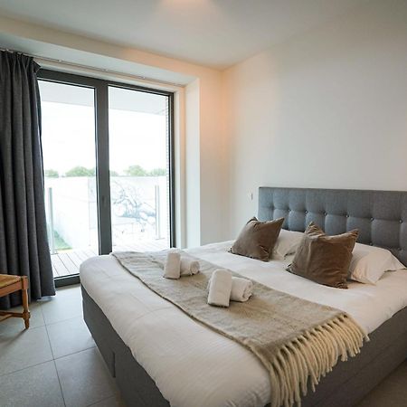Huswell - Beautiful Apartment With Communal Pool And Gym Остенде Екстериор снимка