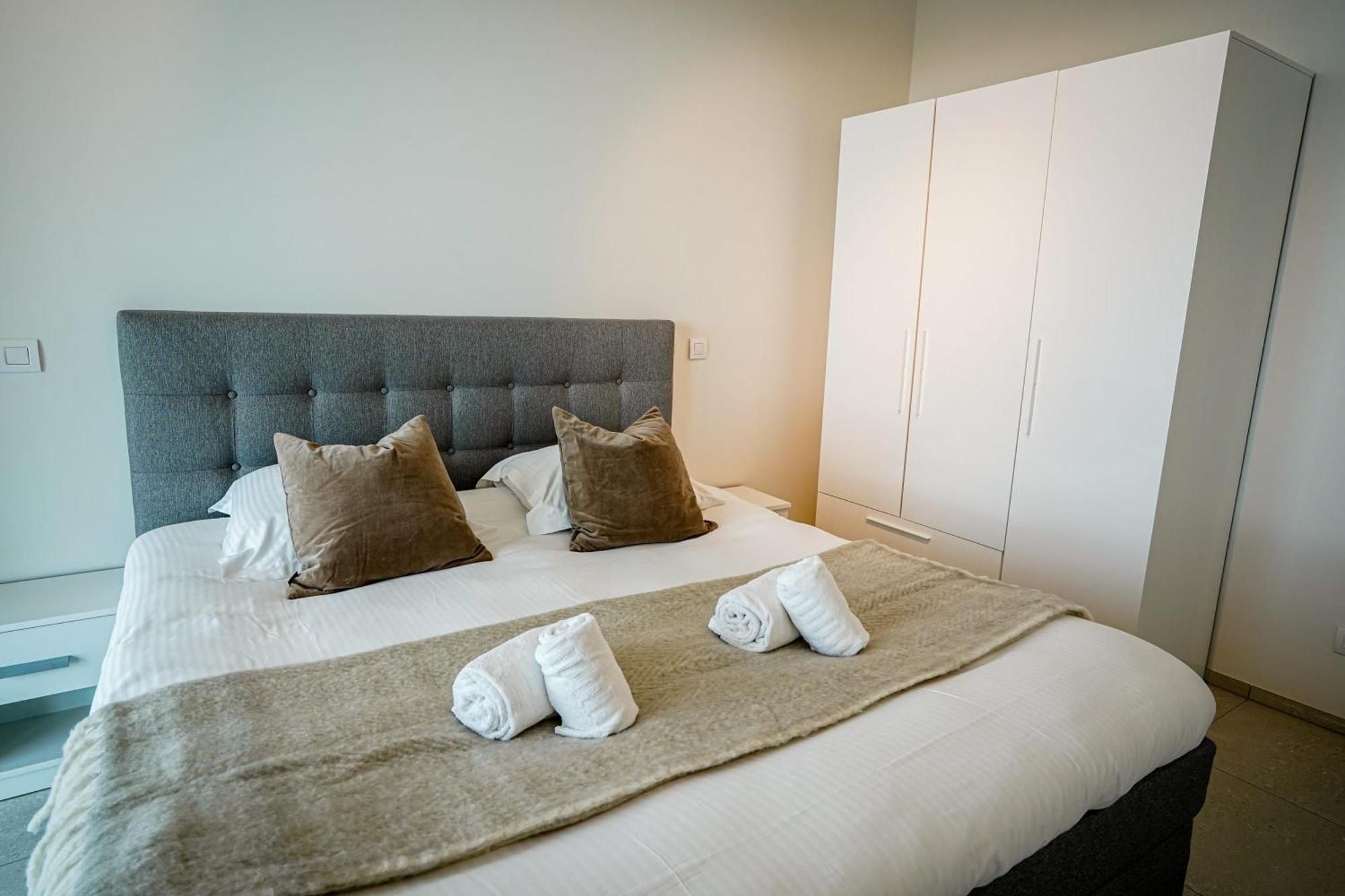 Huswell - Beautiful Apartment With Communal Pool And Gym Остенде Екстериор снимка
