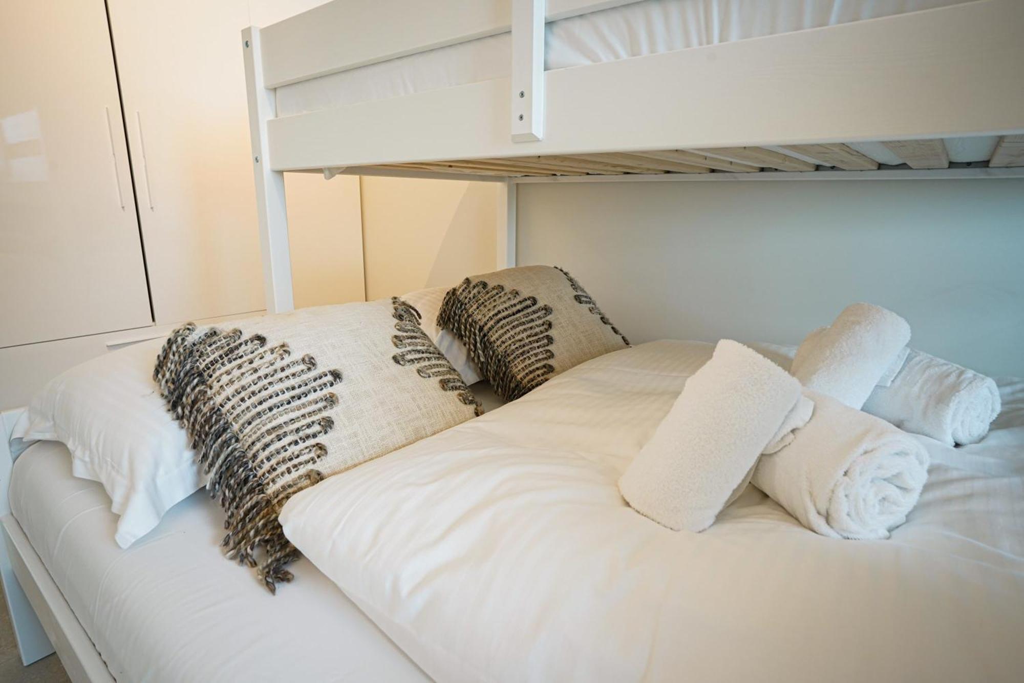 Huswell - Beautiful Apartment With Communal Pool And Gym Остенде Екстериор снимка