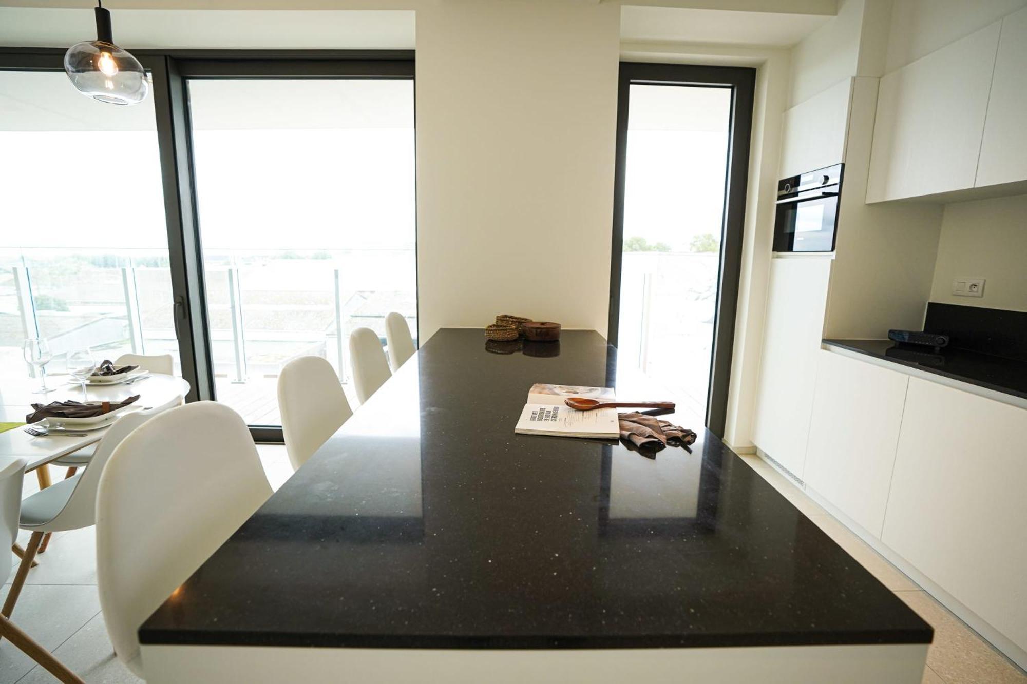 Huswell - Beautiful Apartment With Communal Pool And Gym Остенде Екстериор снимка