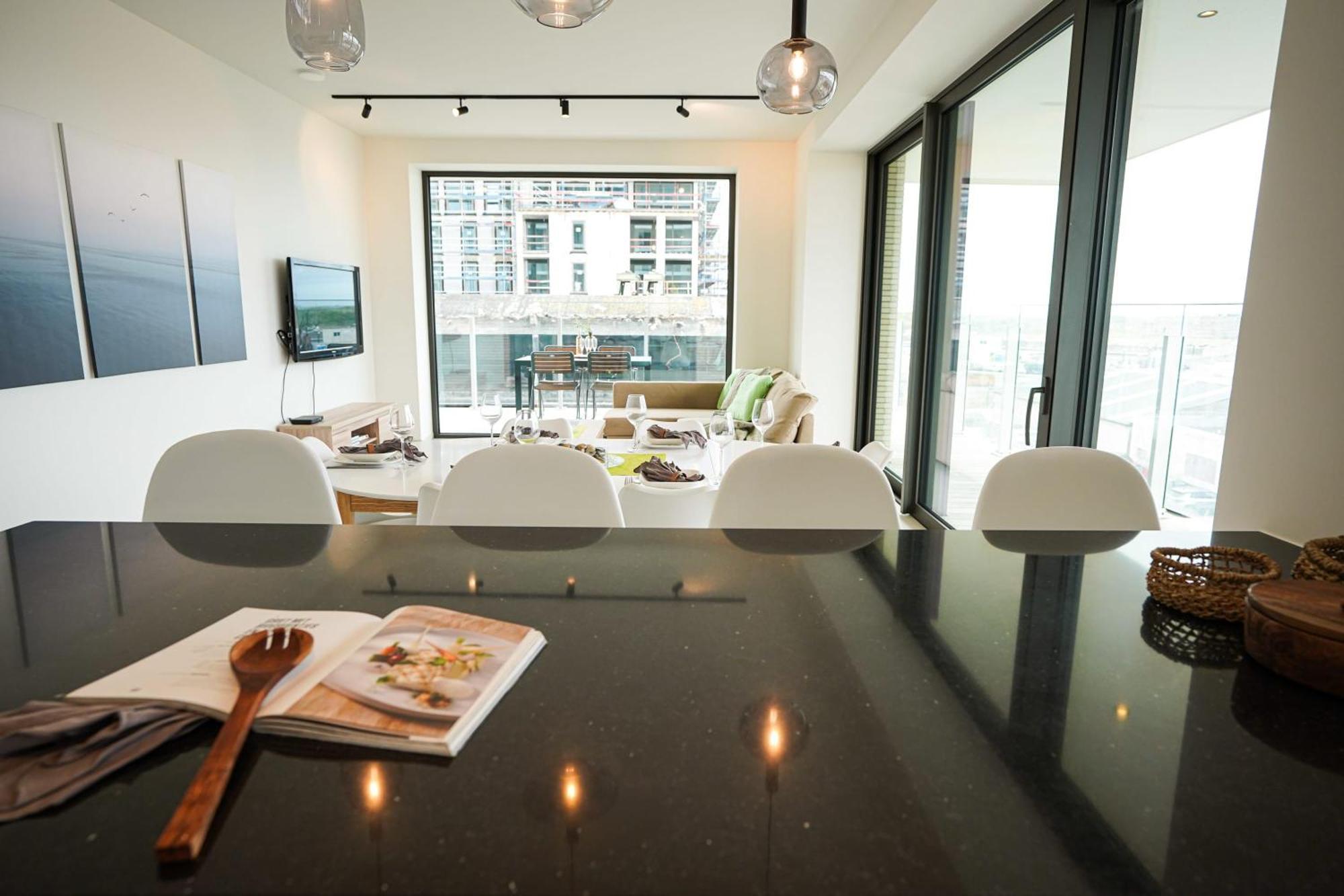 Huswell - Beautiful Apartment With Communal Pool And Gym Остенде Екстериор снимка