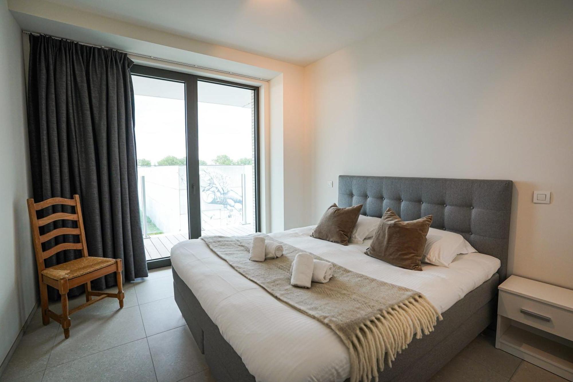 Huswell - Beautiful Apartment With Communal Pool And Gym Остенде Екстериор снимка