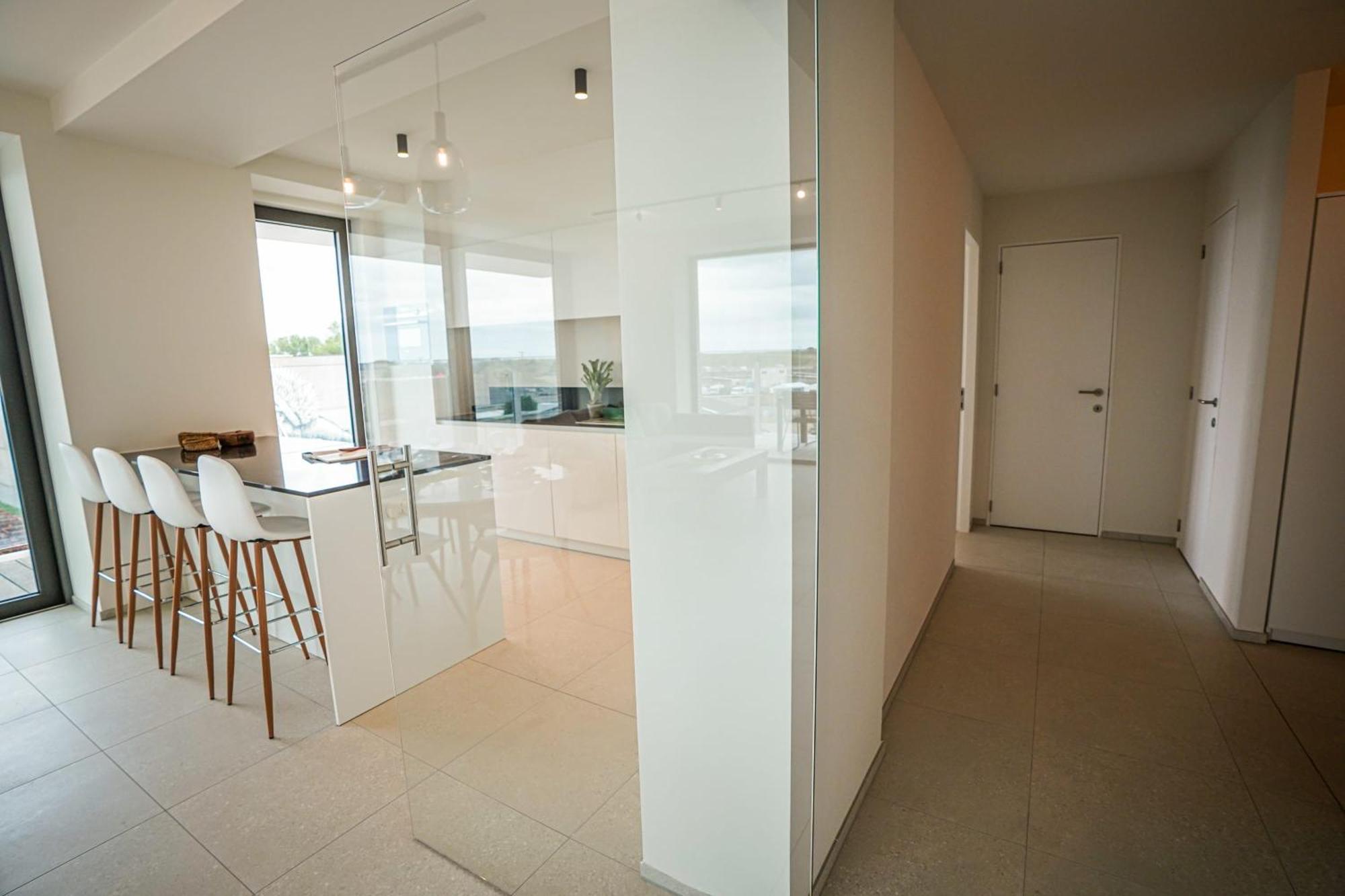 Huswell - Beautiful Apartment With Communal Pool And Gym Остенде Екстериор снимка