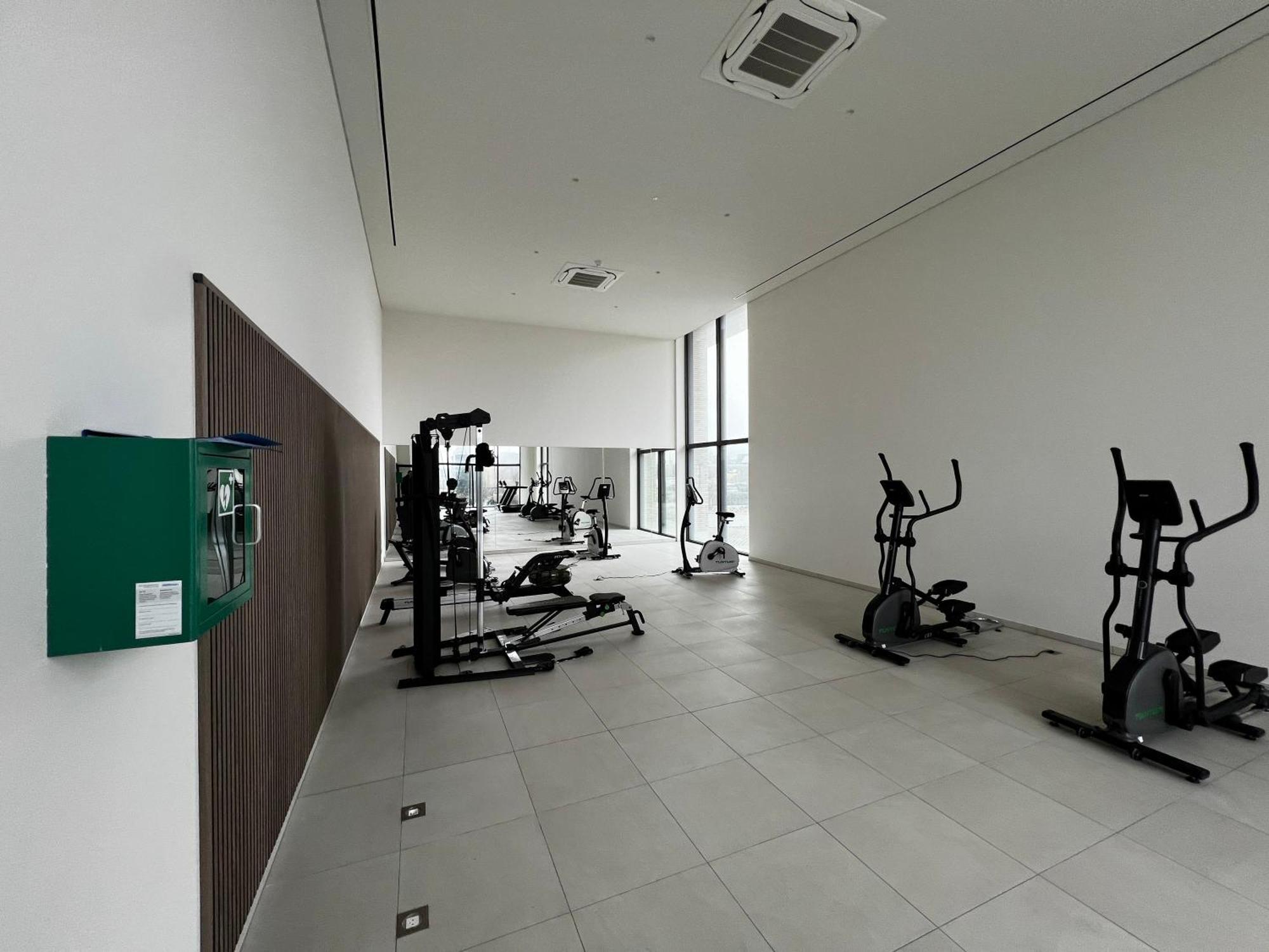 Huswell - Beautiful Apartment With Communal Pool And Gym Остенде Екстериор снимка